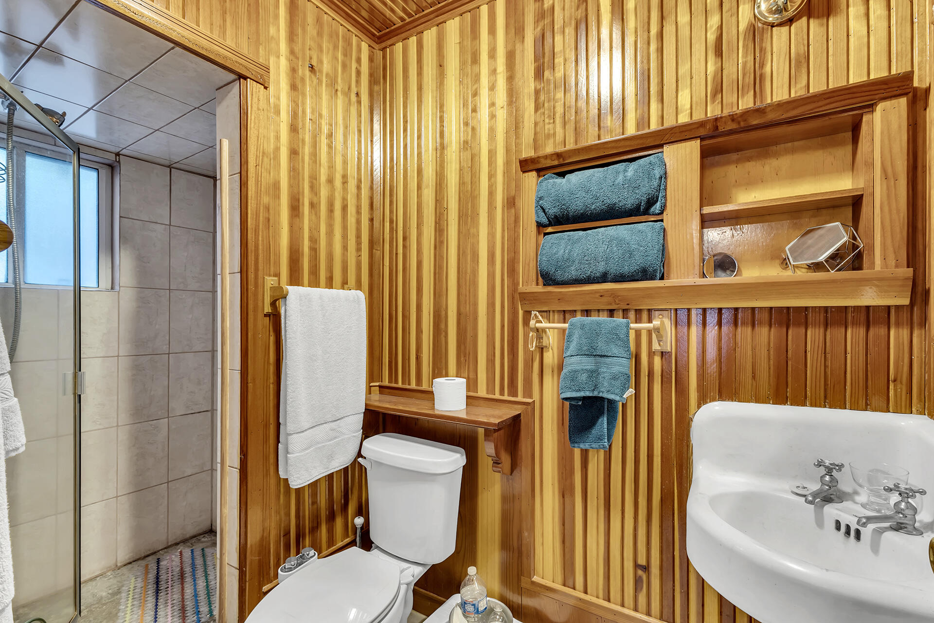 54865 Strong Drive Idyllwild, CA 92549 - Photo 15 of 27 a bathroom with a sink and a mirror
