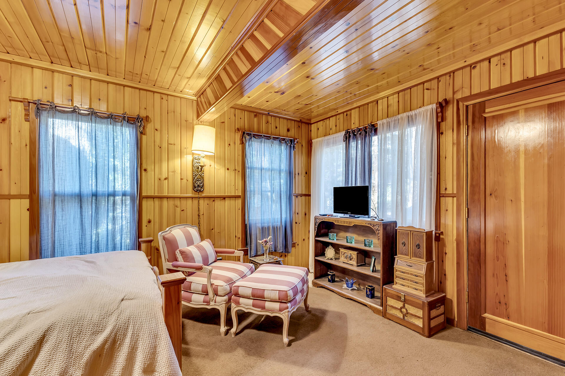 54865 Strong Drive Idyllwild, CA 92549 - Photo 17 of 27 a bedroom with a bed and a chandelier