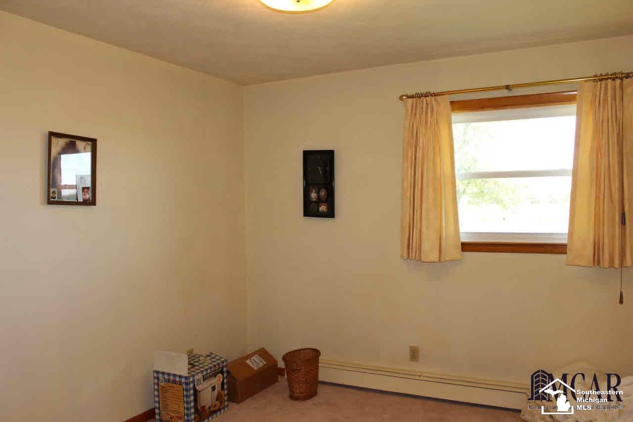 9009 North Ann Arbor Road Dundee, MI 48131 - Photo 23 of 45 21220832-22.JPG
