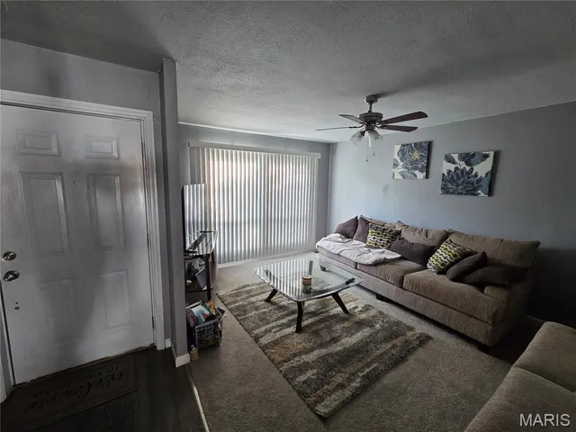 $165,000 | 12136 La Padera Lane, Florissant, MO 63033