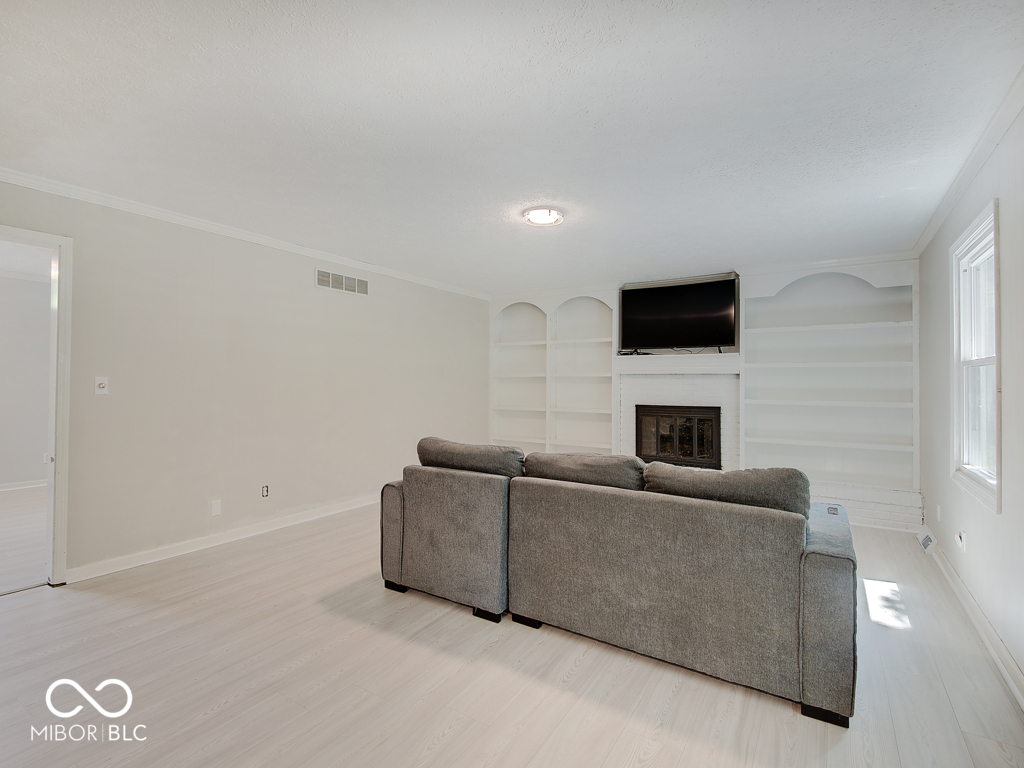 847 Claridge Court Indianapolis, IN 46260 - Photo 12 of 32