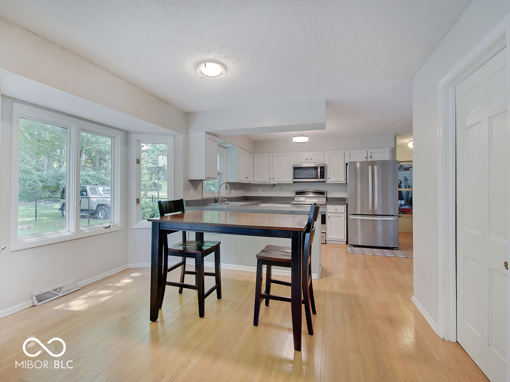 847 Claridge Court Indianapolis, IN 46260 - Photo 13 of 32