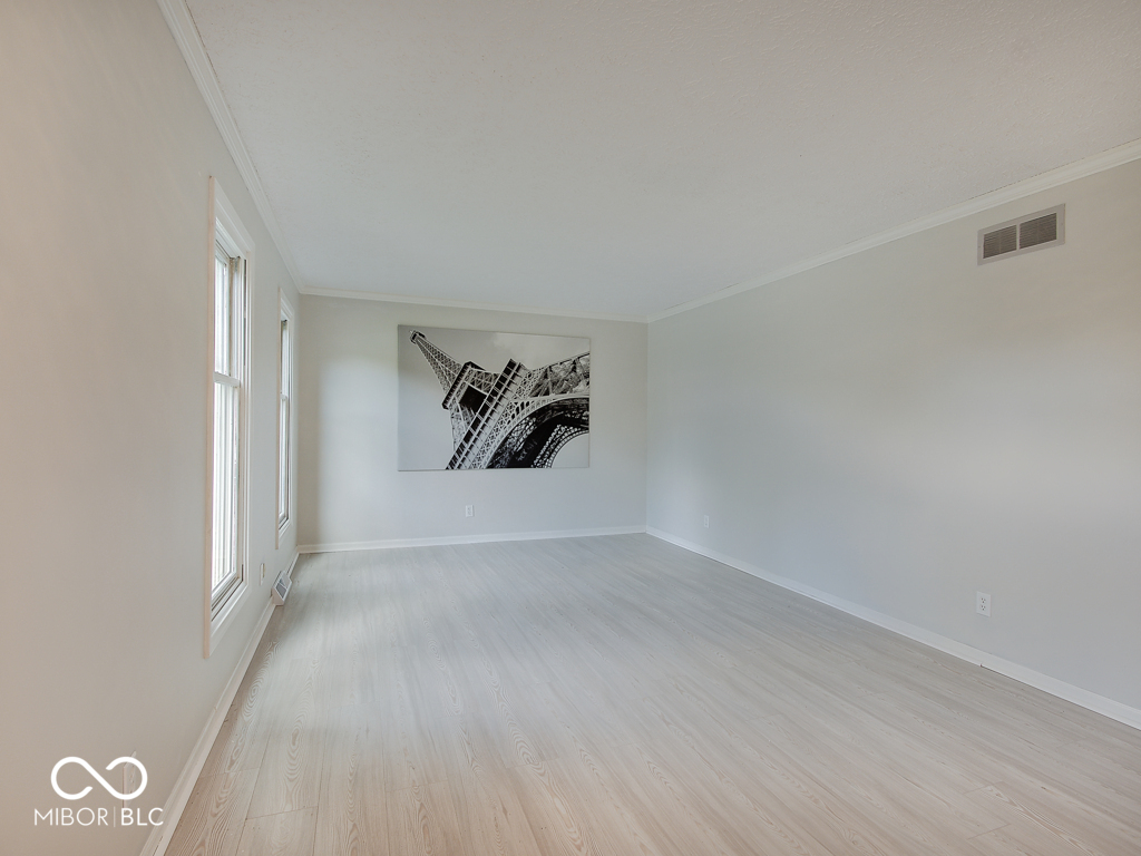 847 Claridge Court Indianapolis, IN 46260 - Photo 3 of 32