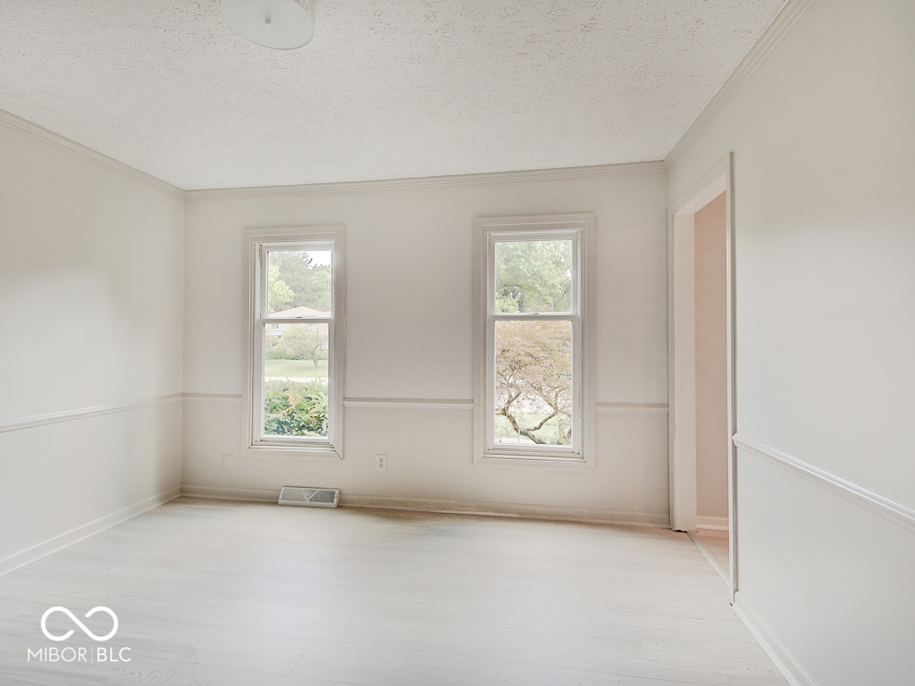 847 Claridge Court Indianapolis, IN 46260 - Photo 7 of 32