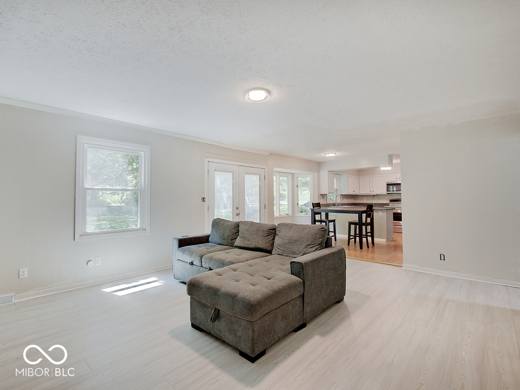 847 Claridge Court Indianapolis, IN 46260 - Photo 10 of 32