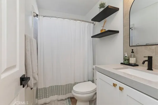 $1,649,000 | 410 De Anza Court, Oceanside, CA 92057