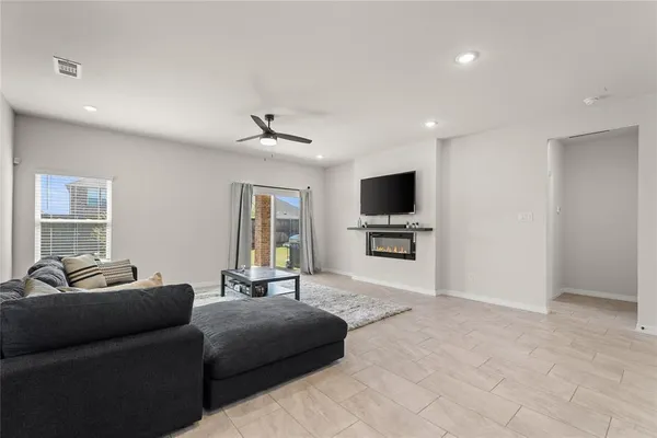 $2,600 | 732 Carmen Street, Forney, TX 75126