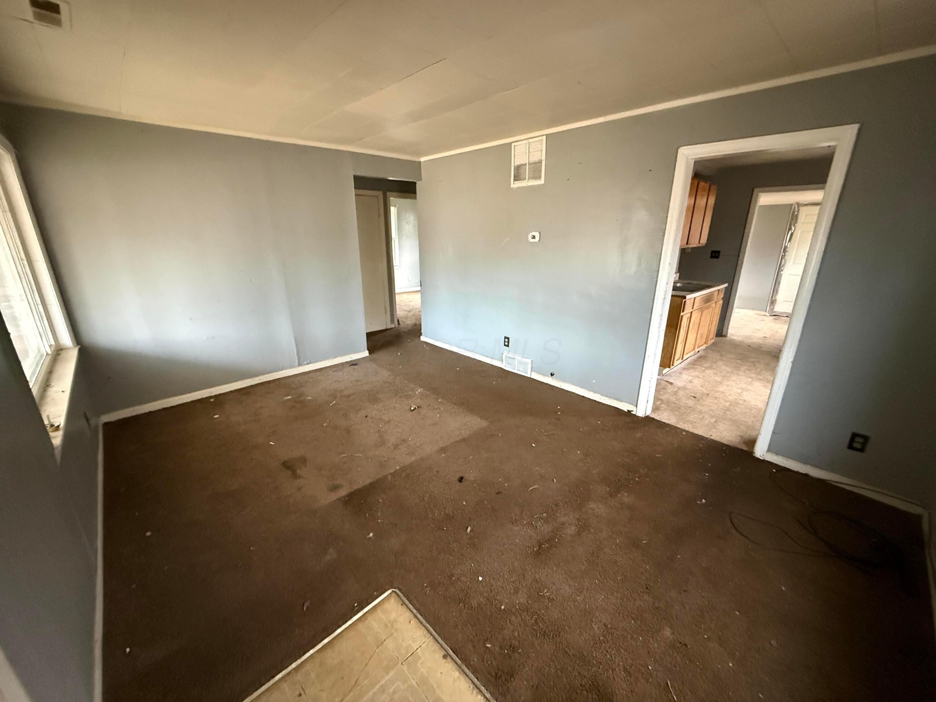 2411 Lindale Road Columbus, OH 43224 - Photo 3 of 9 beyc69a1f71ddb768