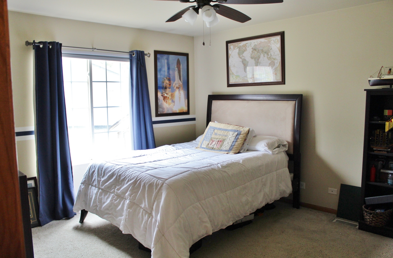 1445 Scott Circle Morris, IL 60450 - Photo 18 of 31 a bedroom with a bed and a window