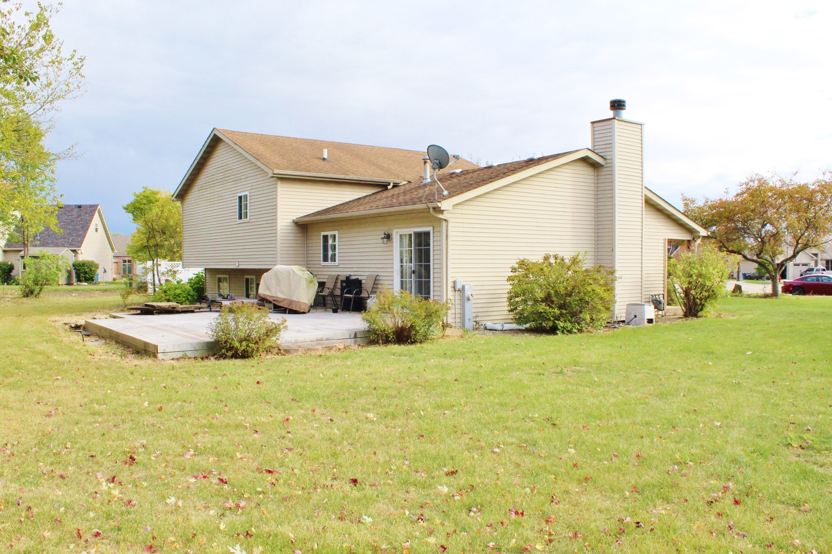 1445 Scott Circle Morris, IL 60450 - Photo 3 of 31 a house view with garden space