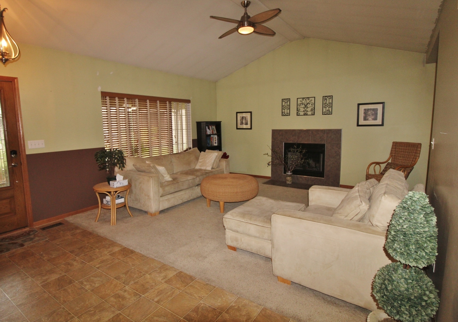 1445 Scott Circle Morris, IL 60450 - Photo 5 of 31 a living room with furniture and a fireplace