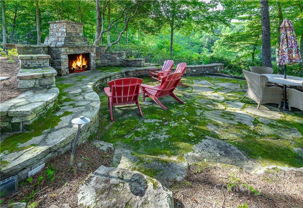 146 Allison Creek Trail Brevard, NC 28712 - Photo 44 of 48 a backyard of a house with table and chairs