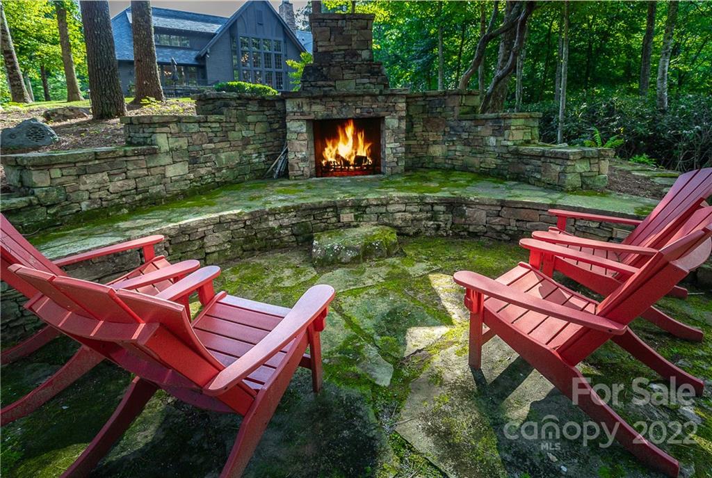 146 Allison Creek Trail Brevard, NC 28712 - Photo 47 of 48 a backyard of a house with a table and chairs