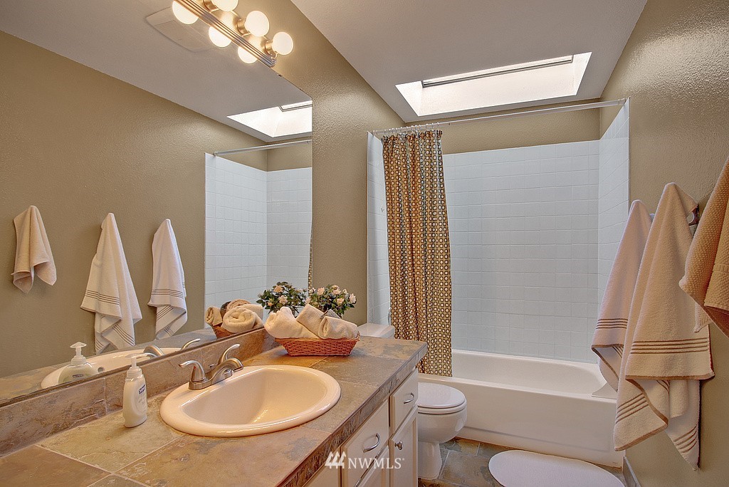 18202 152nd Avenue Southeast Renton, WA 98058 - Photo 14 of 21 Gallery Image 14