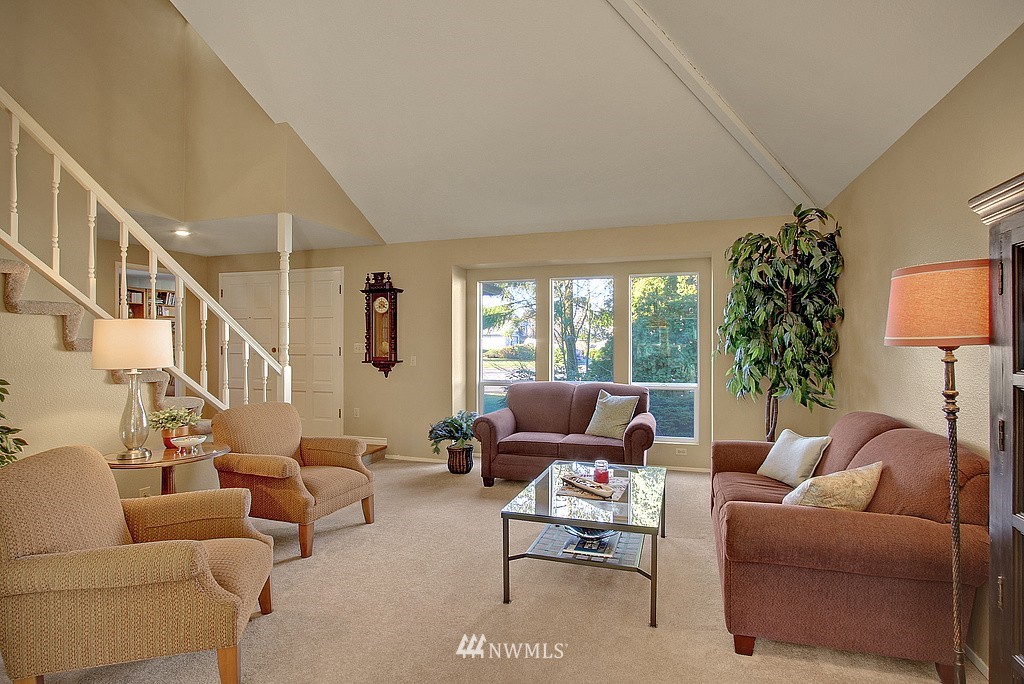 18202 152nd Avenue Southeast Renton, WA 98058 - Photo 4 of 21 Gallery Image 4