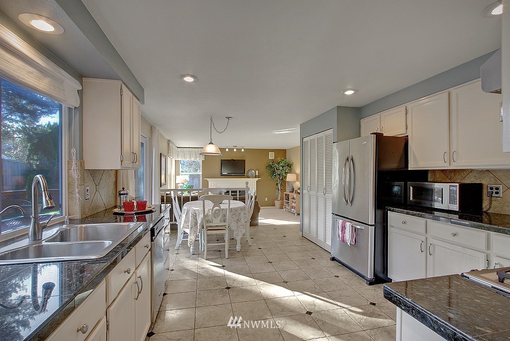 18202 152nd Avenue Southeast Renton, WA 98058 - Photo 8 of 21 Gallery Image 8