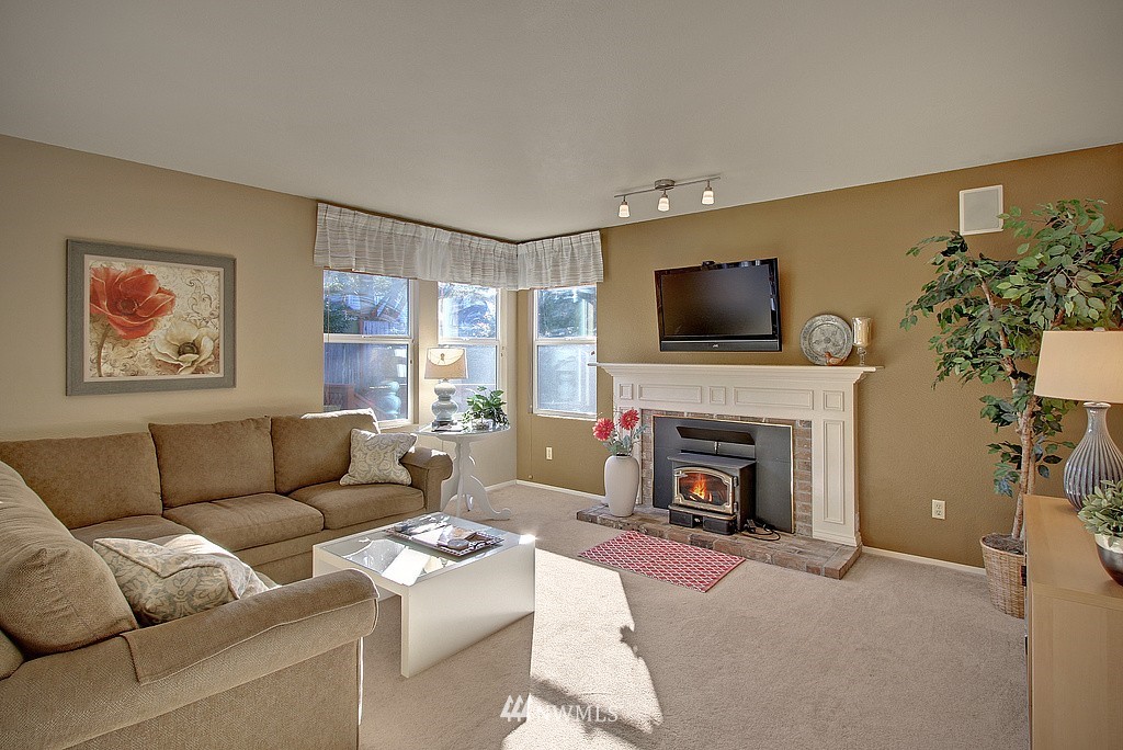 18202 152nd Avenue Southeast Renton, WA 98058 - Photo 10 of 21 Gallery Image 10
