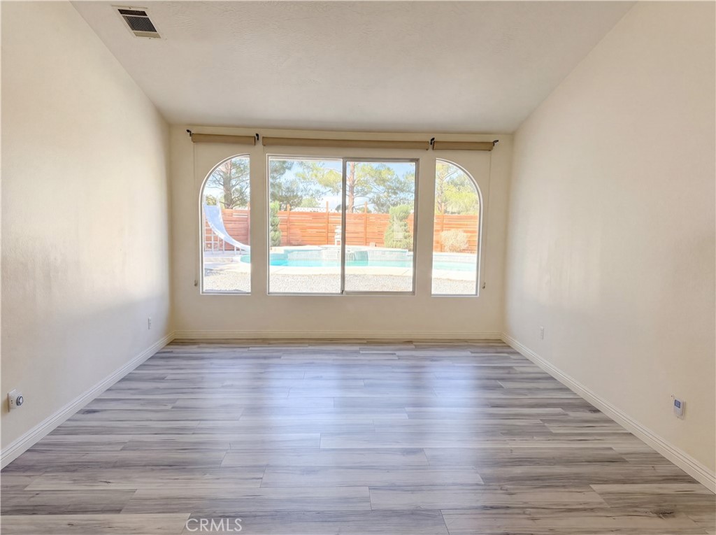 15358 Lookout Road Apple Valley, CA 92307 - Photo 3 of 28