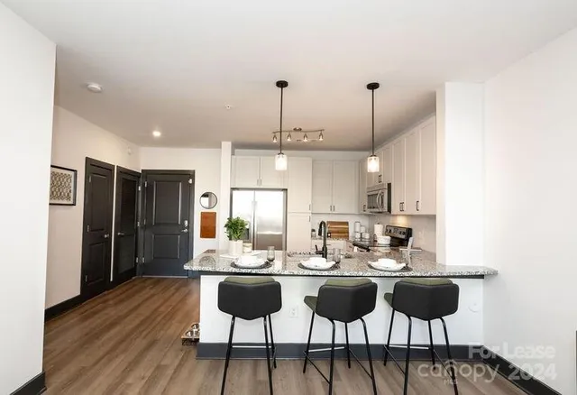 $1,759 | 425 West Trade Street, Unit 1FR, Charlotte, NC 28202