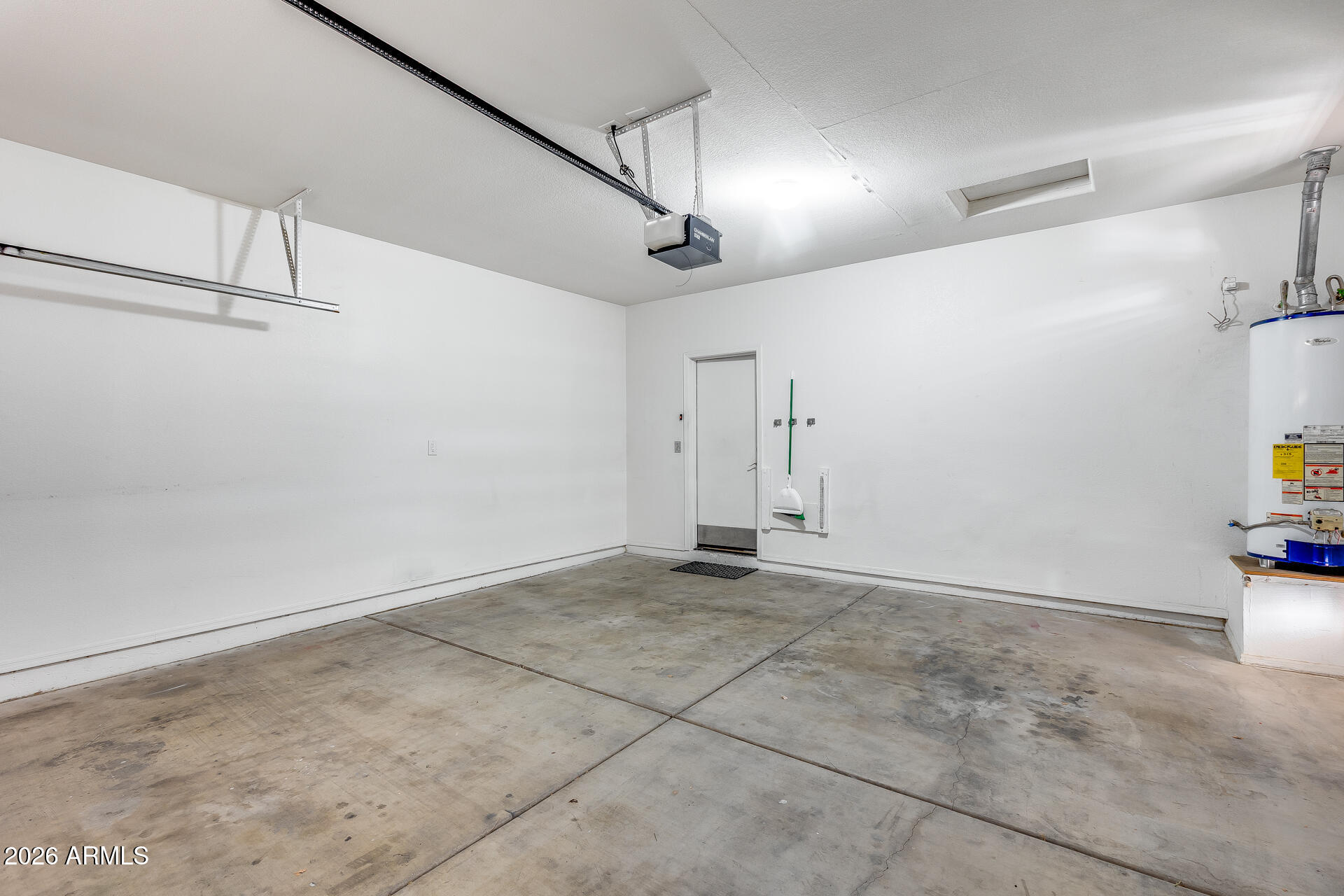 3252 East Fremont Road Phoenix, AZ 85042 - Photo 39 of 45 a view of an empty room