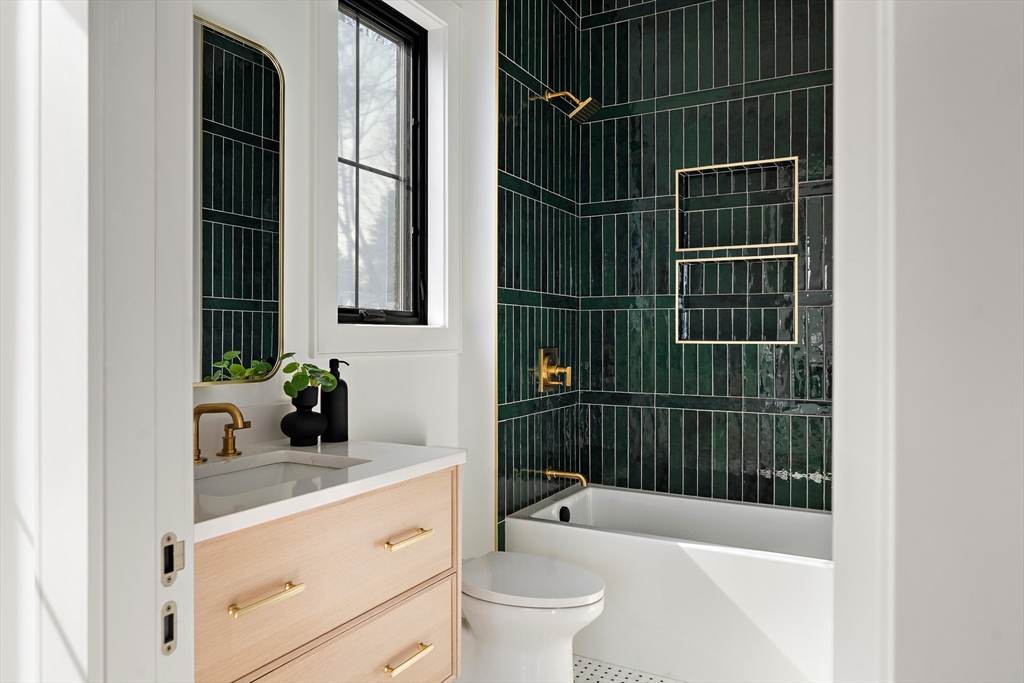 1301 Commonwealth Avenue Newton, MA 02465 - Photo 35 of 42