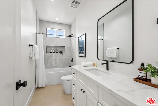 $3,999,000 | 3626 East 1st Street, Long Beach, CA 90803