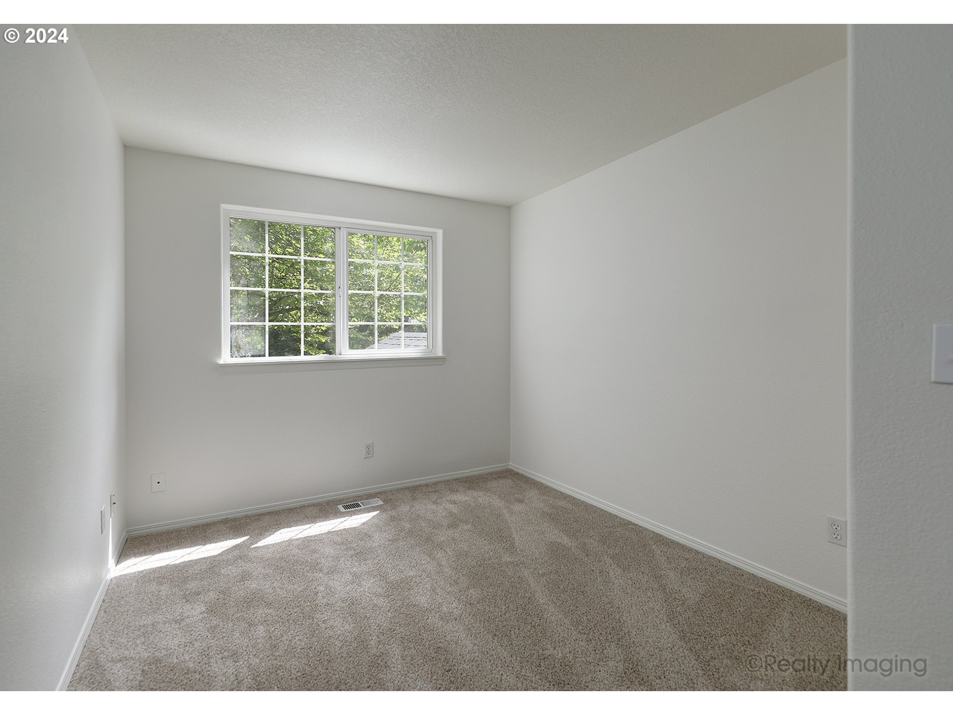 3353 Southwest 174th Avenue Beaverton, OR 97003 - Photo 22 of 33 an empty room with a window