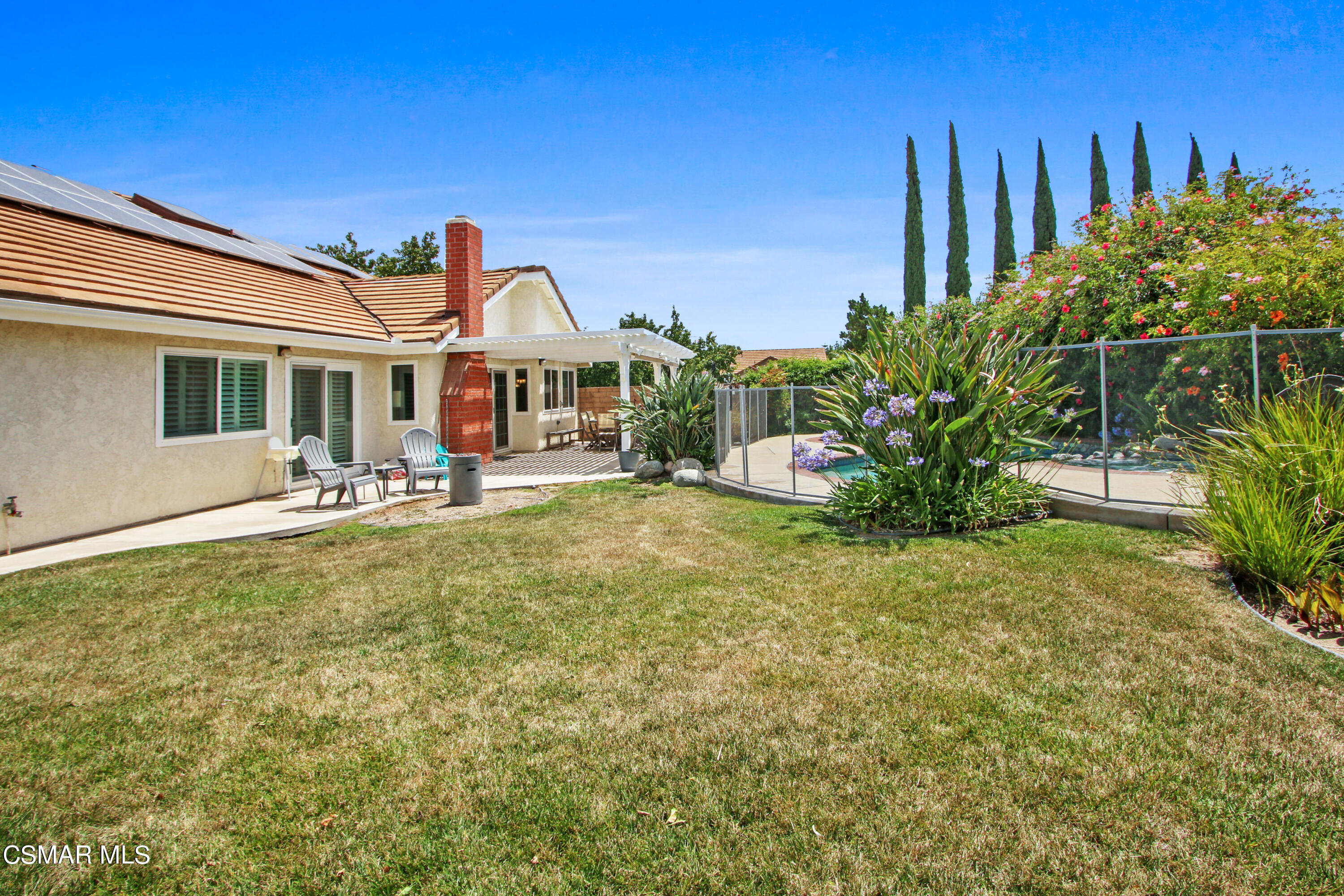 2745 Gum Circle Simi Valley, CA 93065 - Photo 40 of 40 a front view of a house with garden