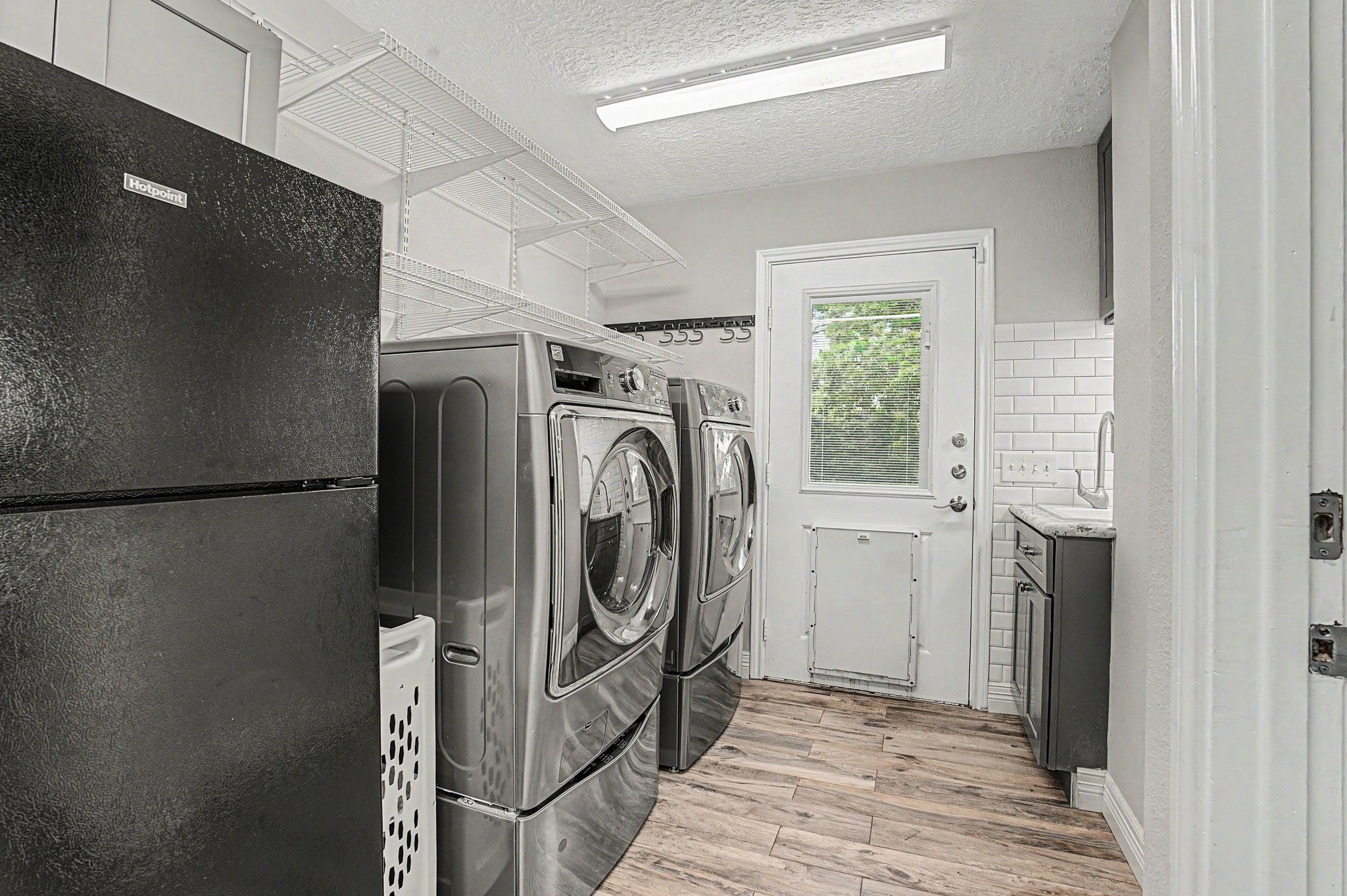 35564 Brumlow Road Hempstead, TX 77445 - Photo 13 of 46 a utility room with dryer and washer