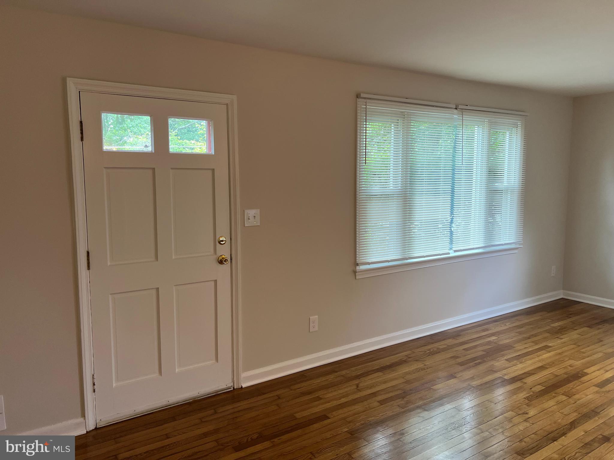 3140 Cofer Road Falls Church, VA 22042 - Photo 16 of 41 Living room