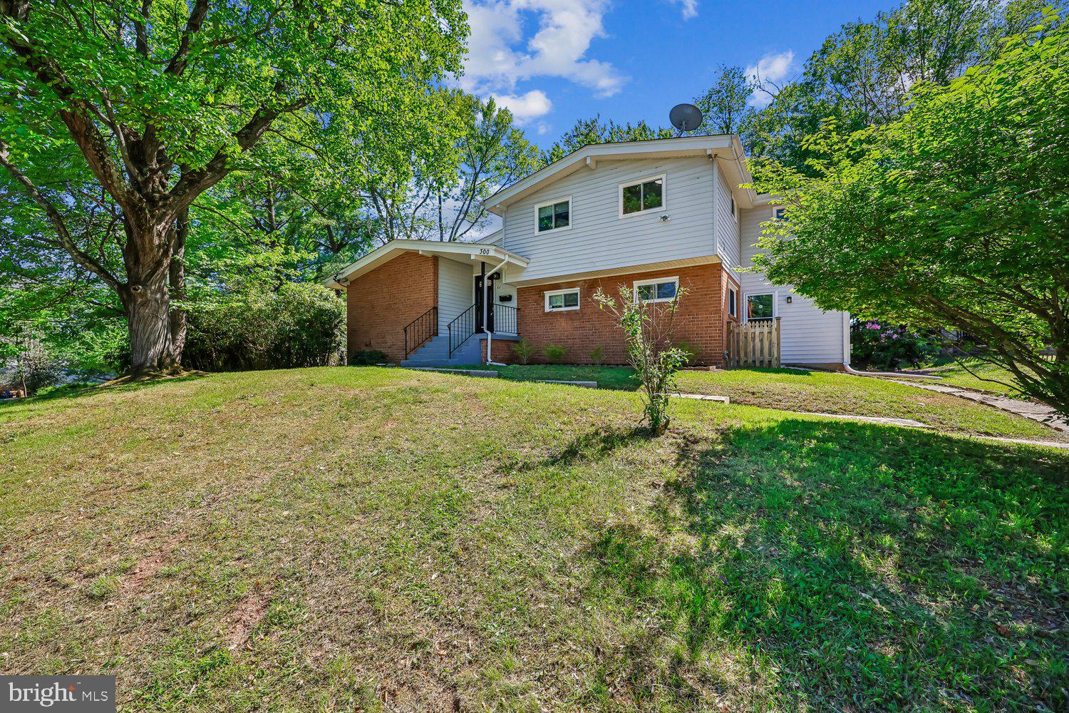 300 Gilsan Court Silver Spring, MD 20902 - Photo 10 of 117 a house view with a outdoor space