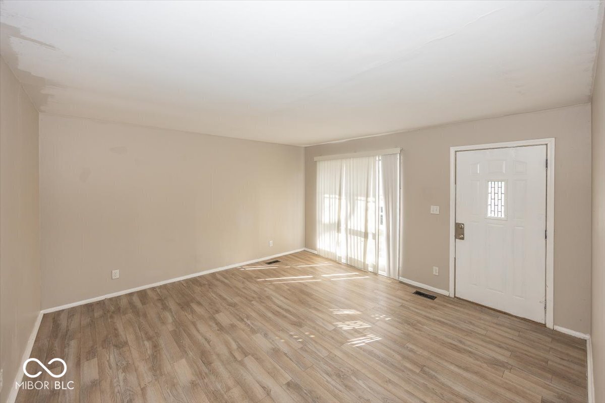 4008 Mitthoeffer Road Indianapolis, IN 46235 - Photo 3 of 18 Gallery Image 3