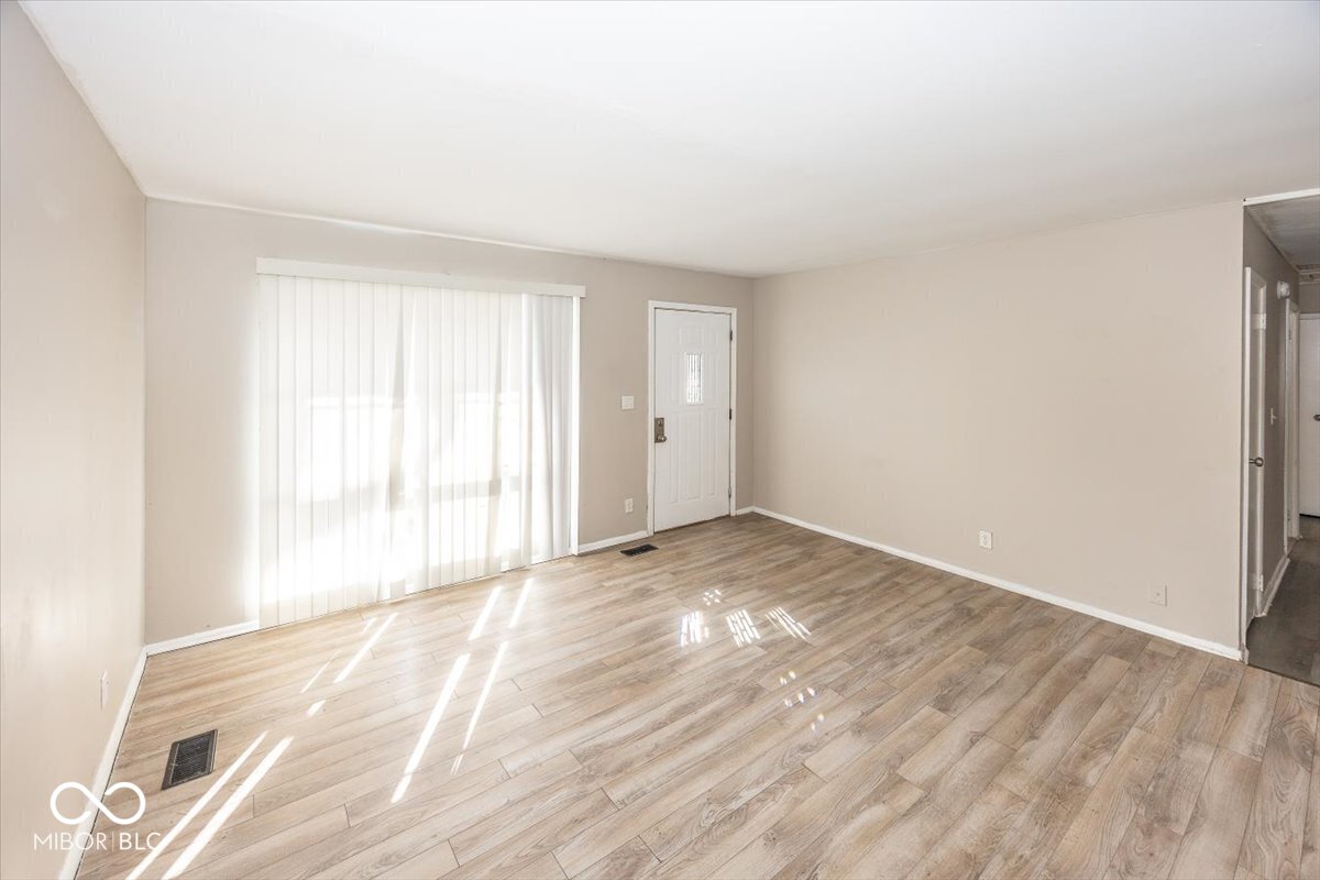 4008 Mitthoeffer Road Indianapolis, IN 46235 - Photo 4 of 18 Gallery Image 4
