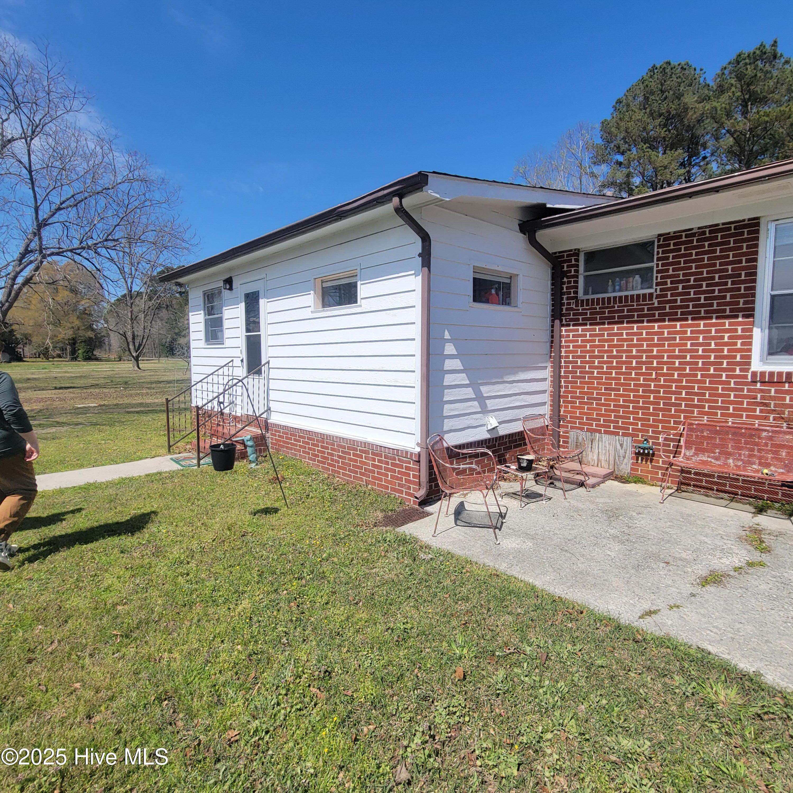 608 Harrell Road Burgaw, NC 28425 - Photo 4 of 18 20250328_121453