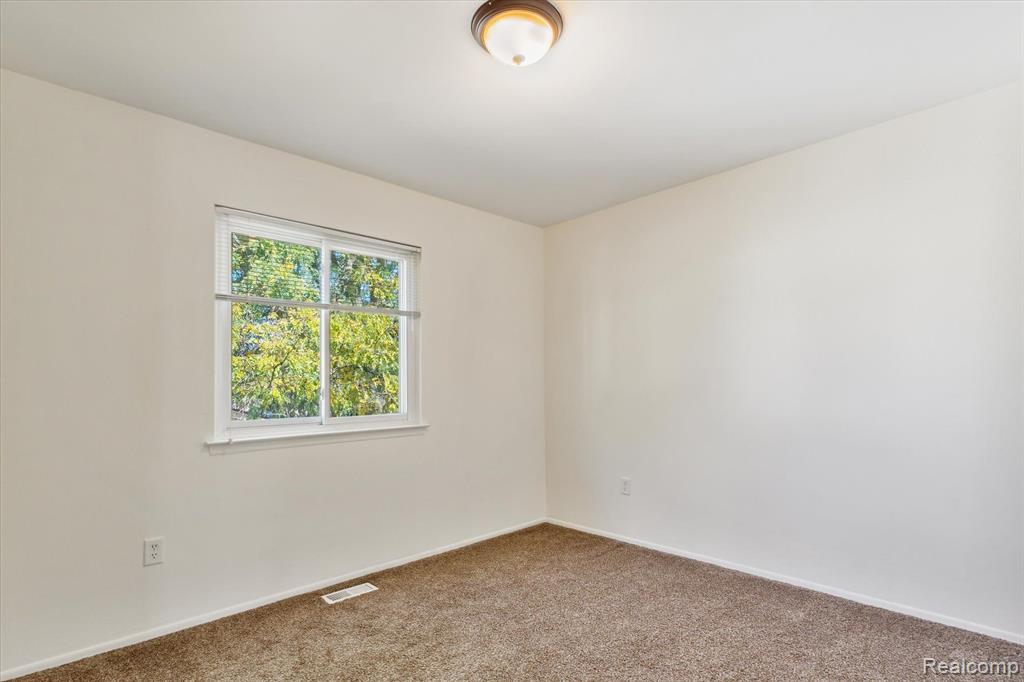 2897 Roundtree Drive Troy, MI 48083 - Photo 11 of 14