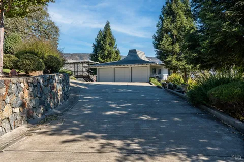 $1,800,000 | 241 Henry Station Road, Ukiah, CA 95482