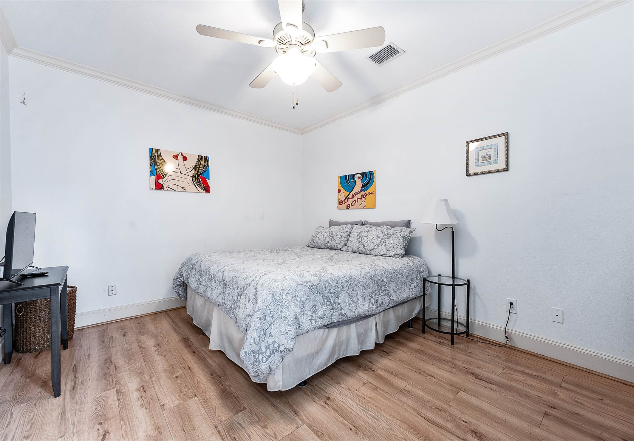 7110 Gary Street Houston, TX 77055 - Photo 18 of 50 a bedroom with a bed and a chandelier