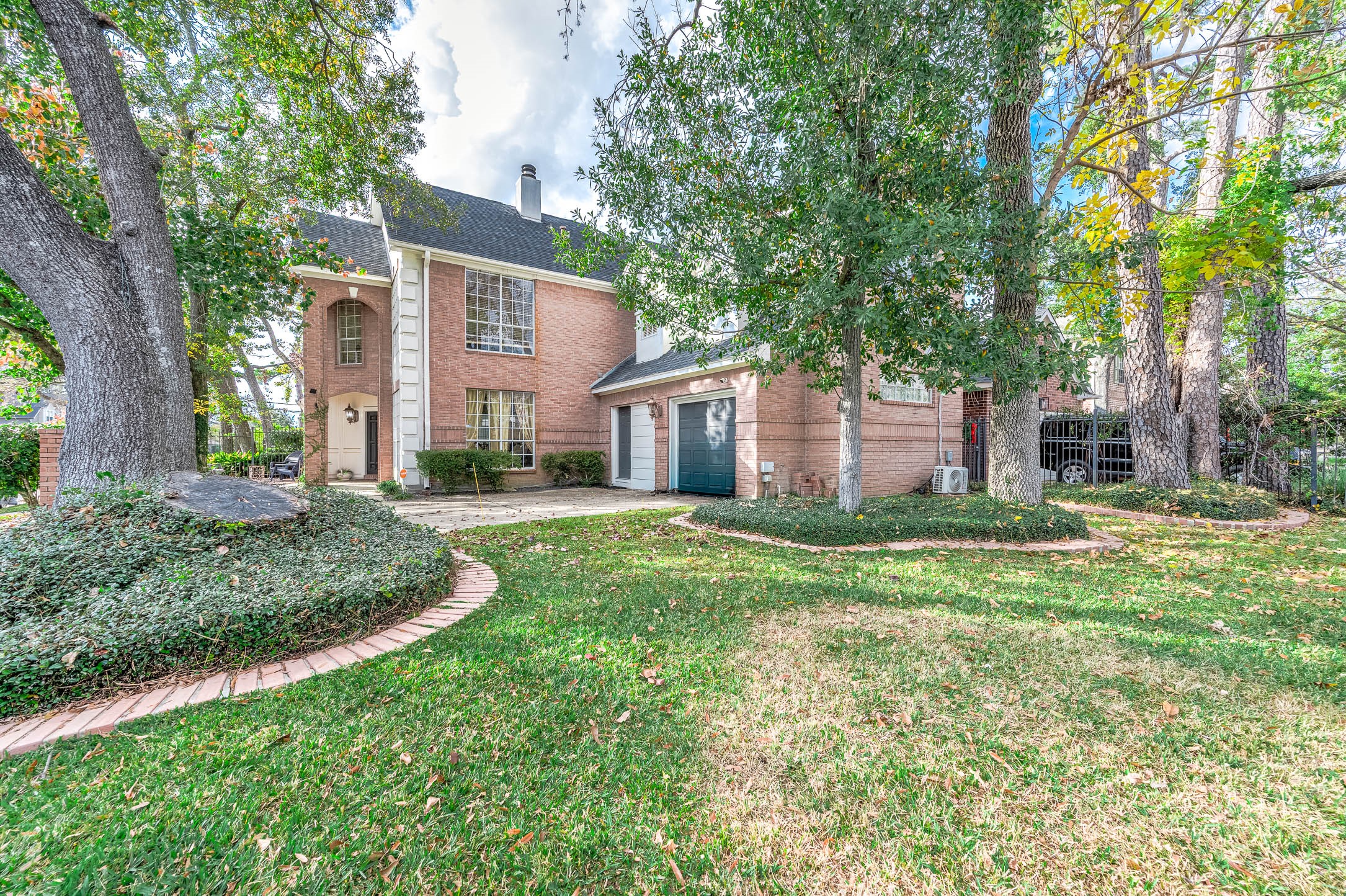 7110 Gary Street Houston, TX 77055 - Photo 49 of 50 front view of a house with a yard
