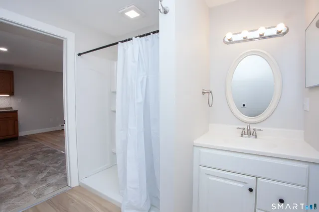 $1,400 | 366 Albany Turnpike, Canton, CT 06019