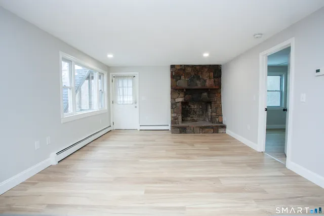 $1,400 | 366 Albany Turnpike, Canton, CT 06019