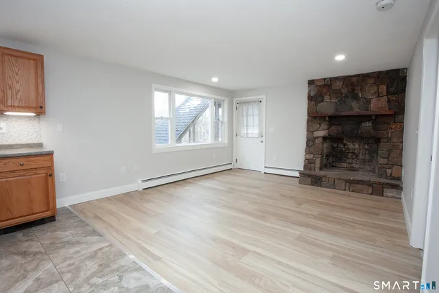 $1,400 | 366 Albany Turnpike, Canton, CT 06019