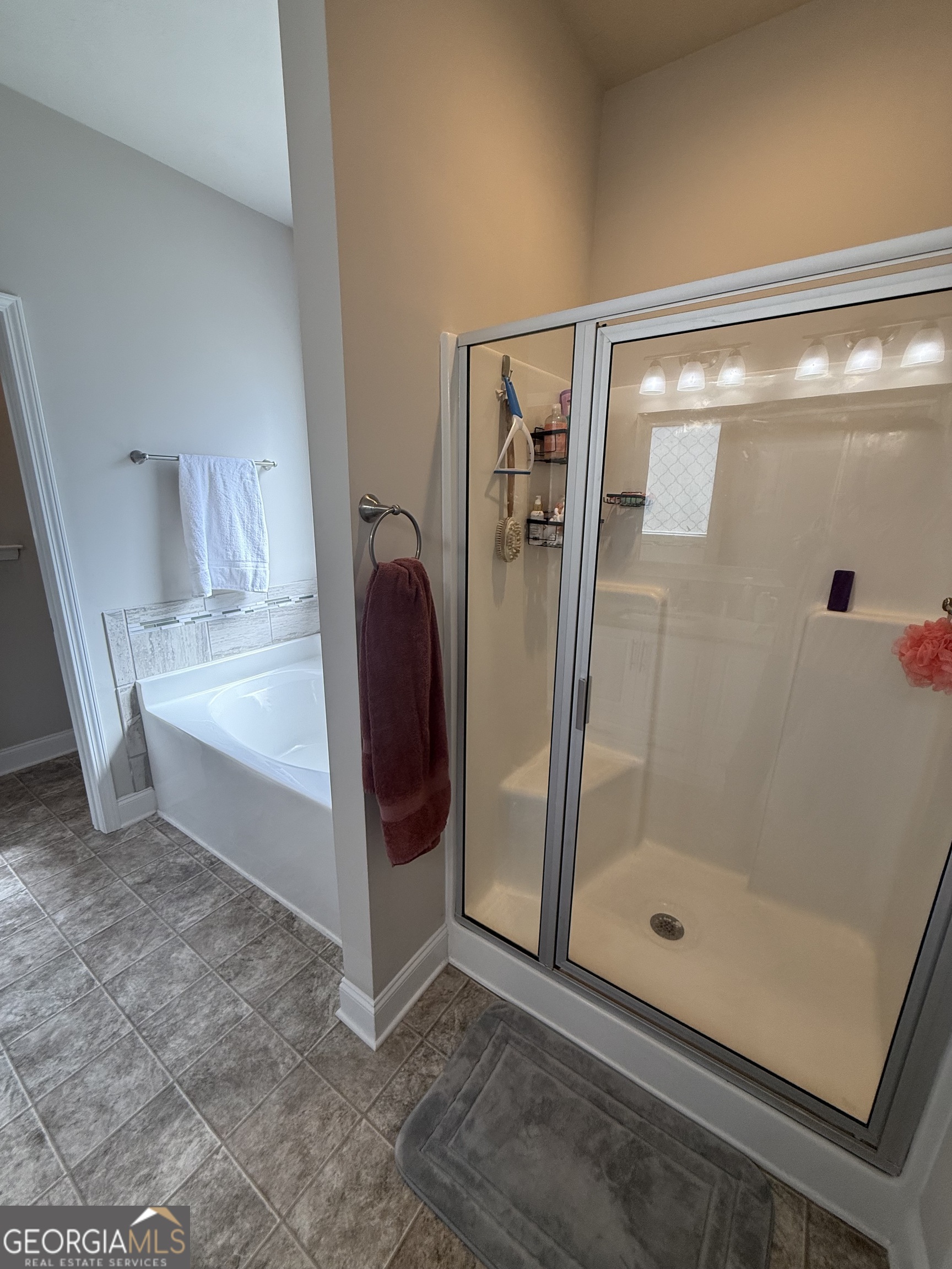 136 Pebble Lane Harlem, GA 30814 - Photo 10 of 30 a bathroom with a shower