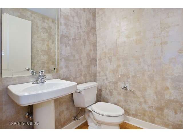 250 East Pearson Street, Unit 1006 Chicago, IL 60611 - Photo 14 of 16