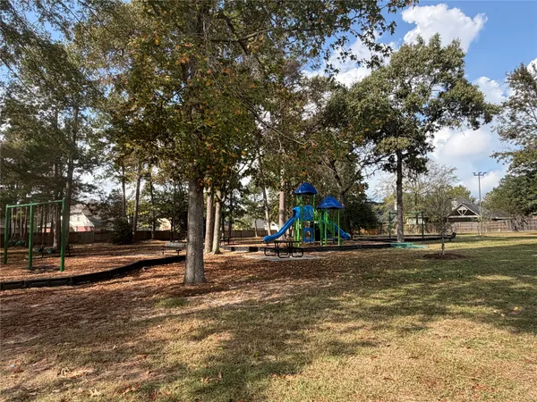 $319,900 | 951 Fife Drive, Conroe, TX 77301