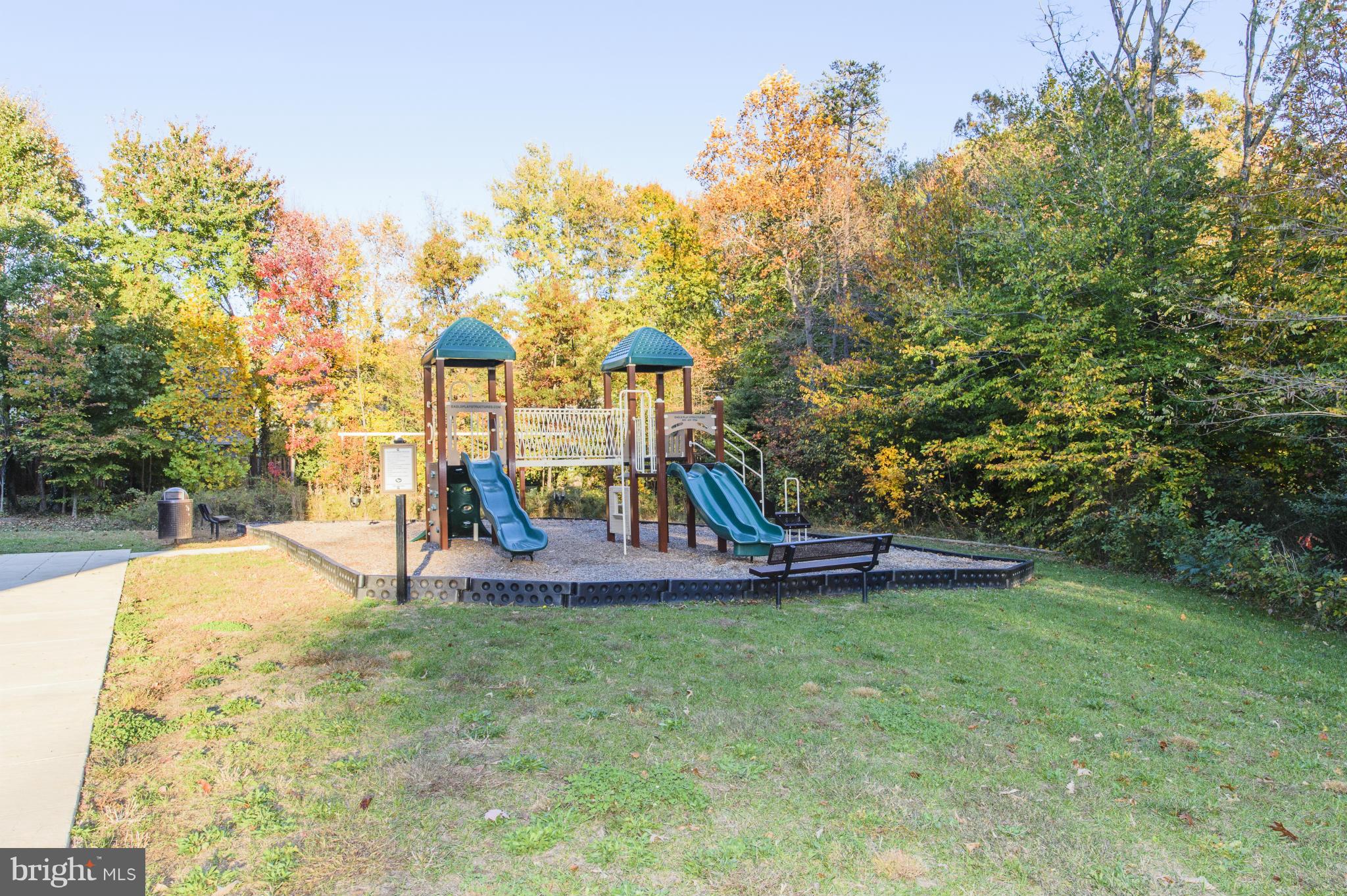 4878 Dane Ridge Circle, Unit 123 Woodbridge, VA 22193 - Photo 21 of 21 a view of a yard with swimming pool