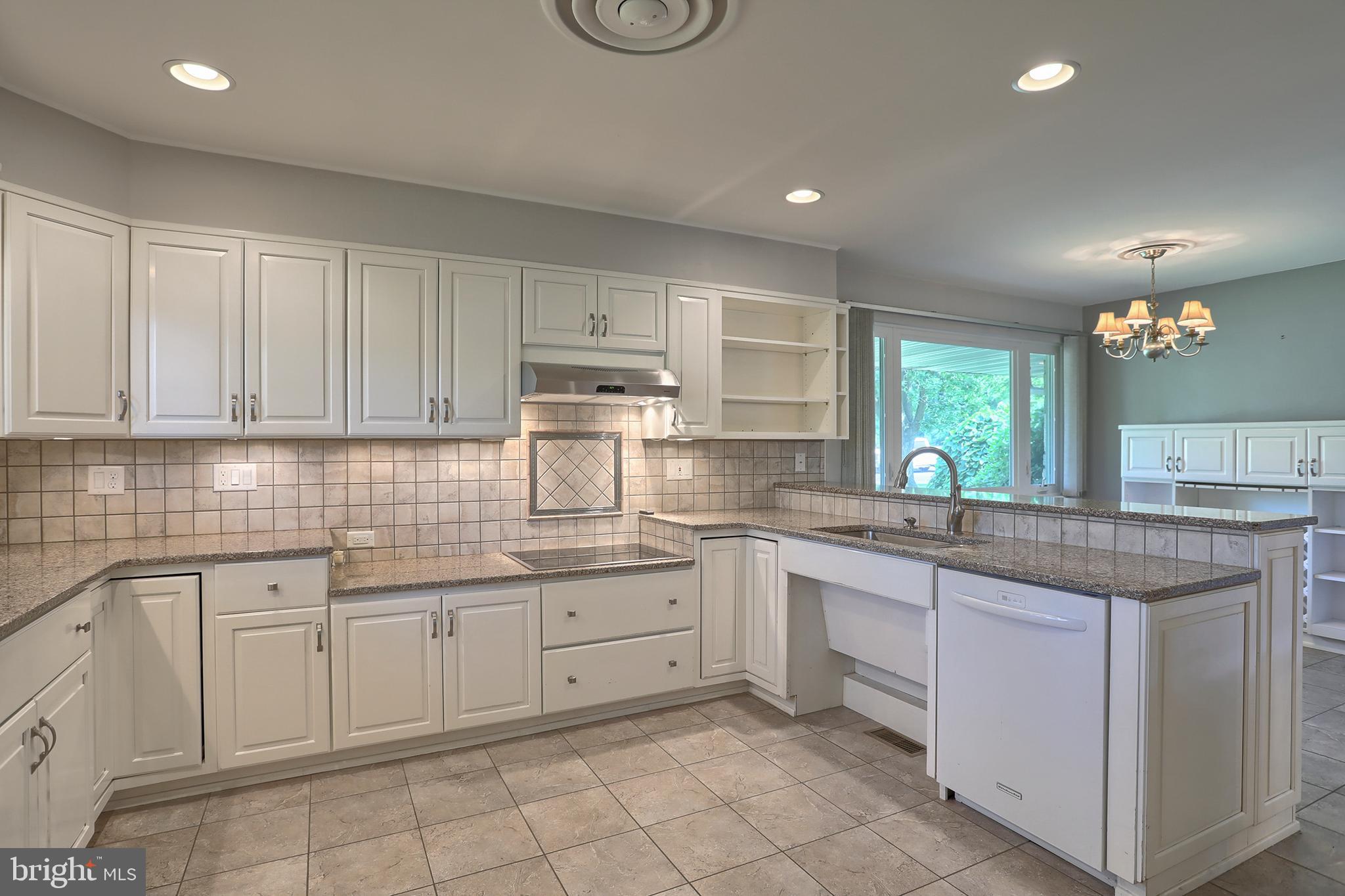 1552 Rita Lane Lebanon, PA 17042 - Photo 9 of 58 Gallery Image 9