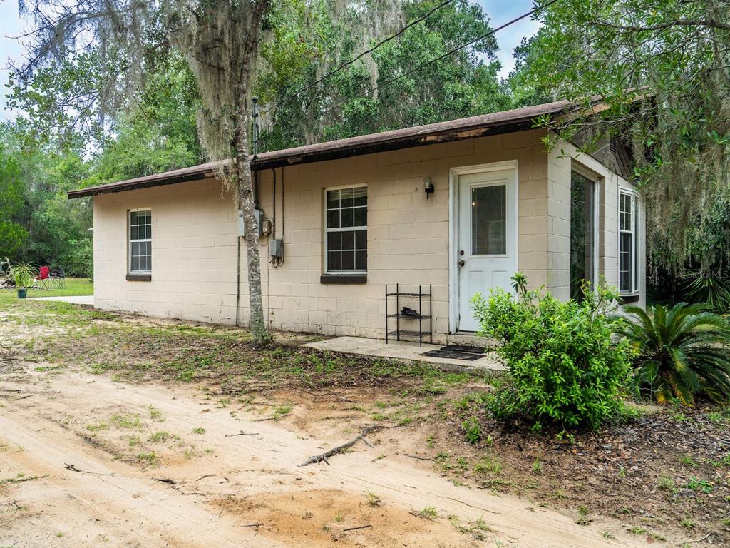 13668 Northeast 226th Avenue Road Fort McCoy, FL 32134 - Photo 18 of 37 a house with trees in the background
