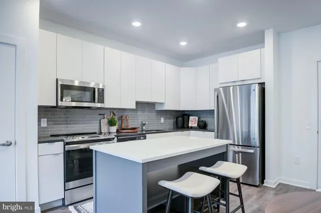 $3,185 | 501-31 North Christopher Columbus Boulevard, Unit 1537, Philadelphia, PA 19123