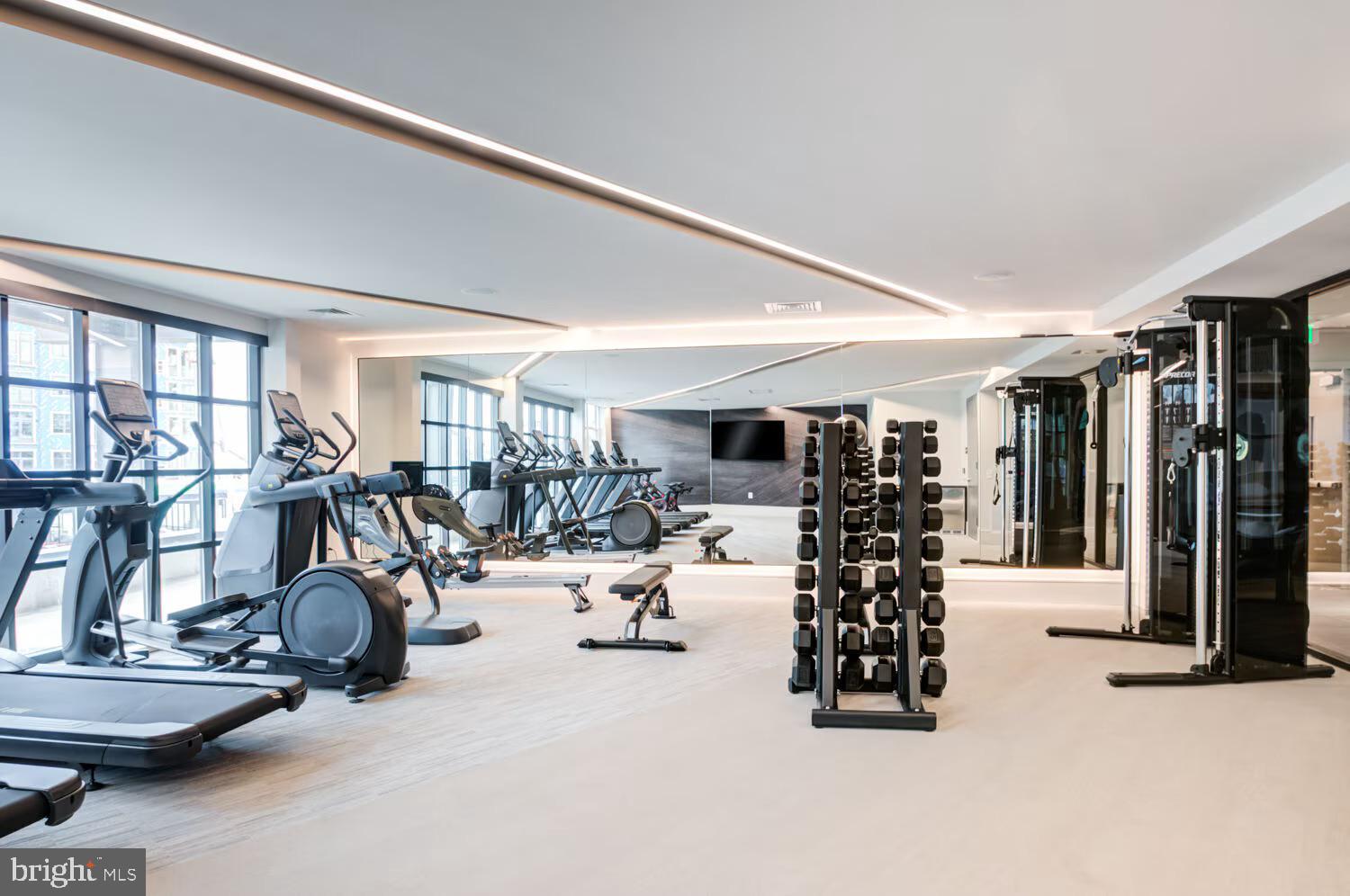 501-31 North Christopher Columbus Boulevard, Unit 1537 Philadelphia, PA 19123 - Photo 30 of 38 a view of a room with gym equipment