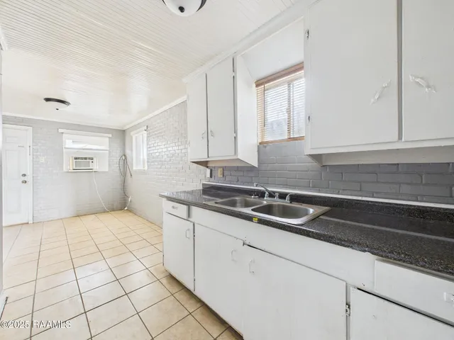 $525 | 704 13th Street, Lafayette, LA 70501